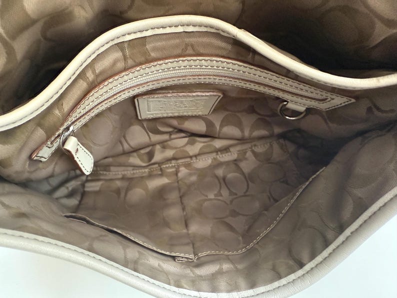 COACH Vintage Large Soho Buckle Shoulder Bag β Off White Leather (Style 9248) π