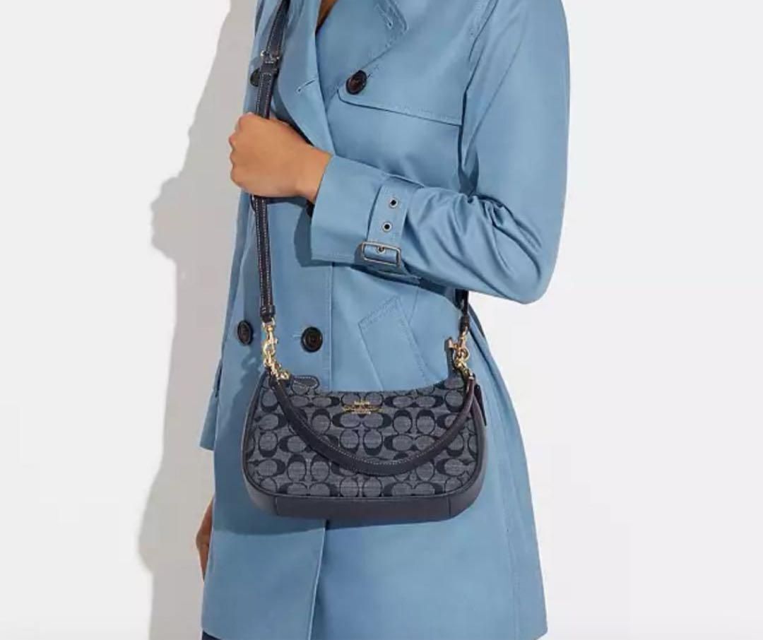COACH Teri Shoulder Bag Signature Chambray CH139 š