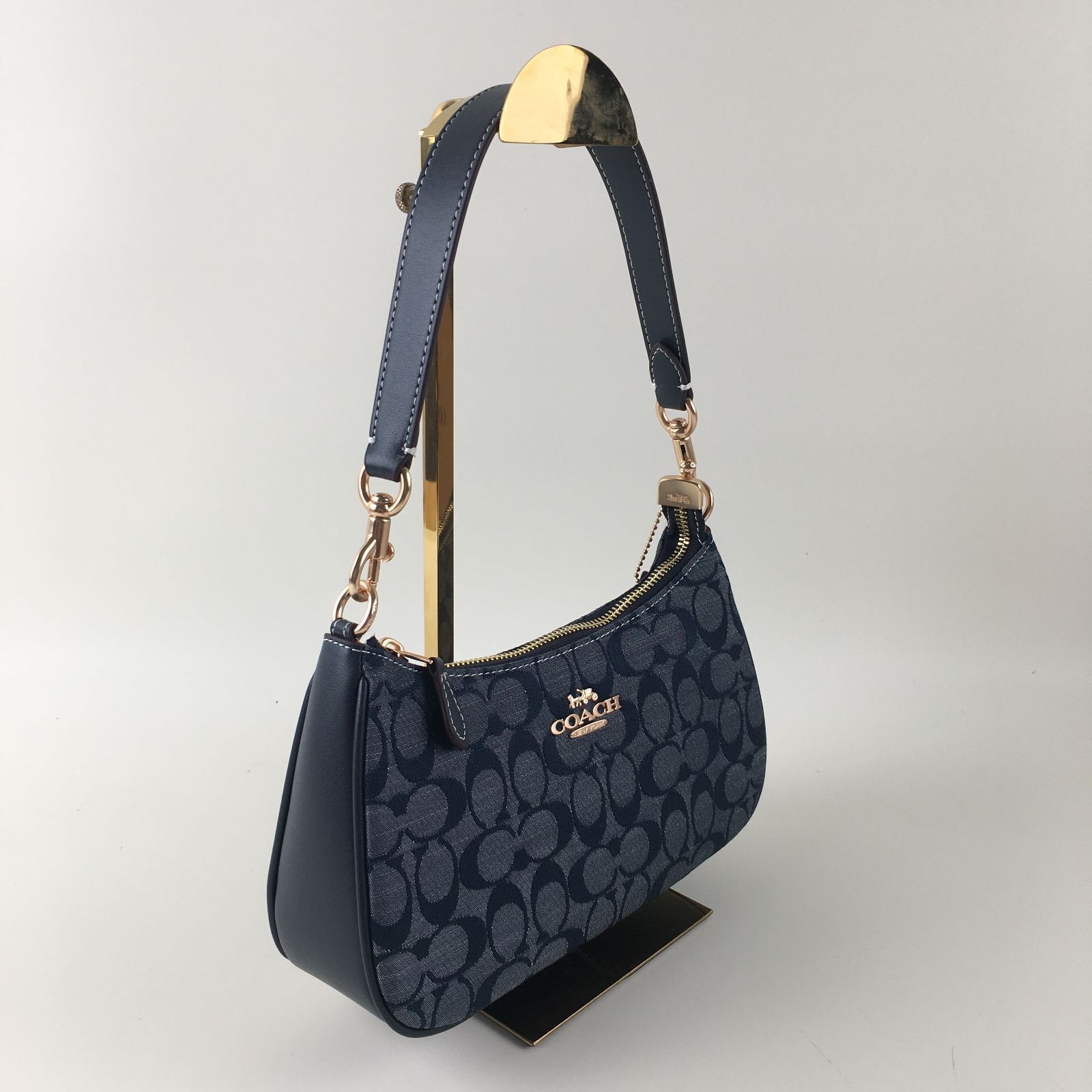 COACH Teri Shoulder Bag Signature Chambray CH139 š