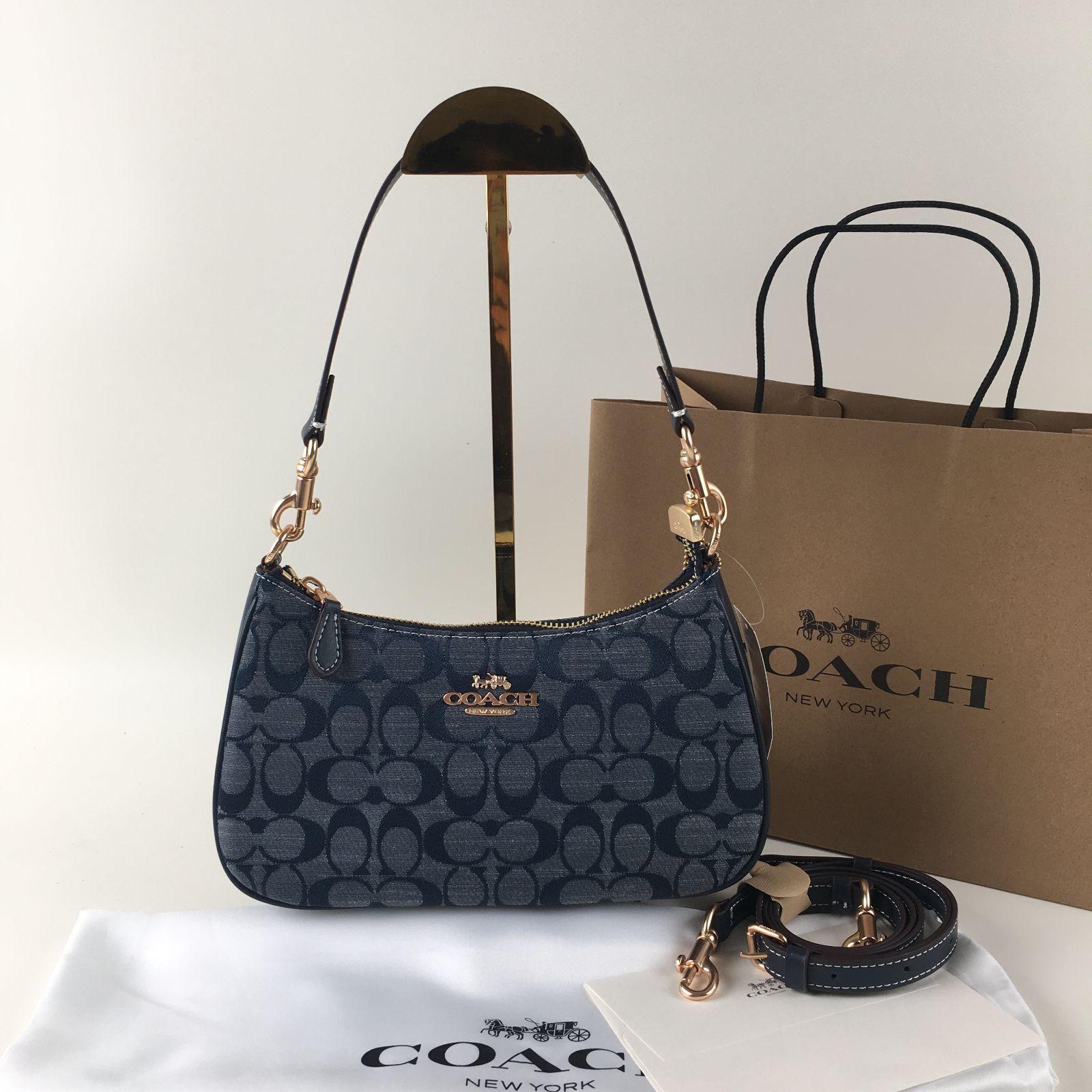 COACH Teri Shoulder Bag Signature Chambray CH139 š